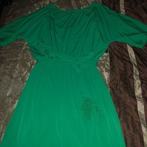 Green New York & Company slit sleeve dress